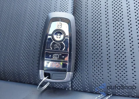 2025 Lincoln Nautilus Reserve z USA, uszkodzony, nr VIN 5LMPJ8KA6SJ921872